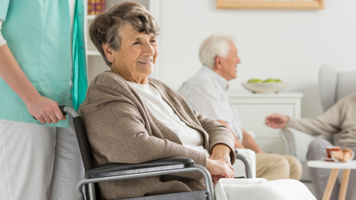 Уход за пожилыми людьми с ограниченными возможностями в частных домах престарелых
